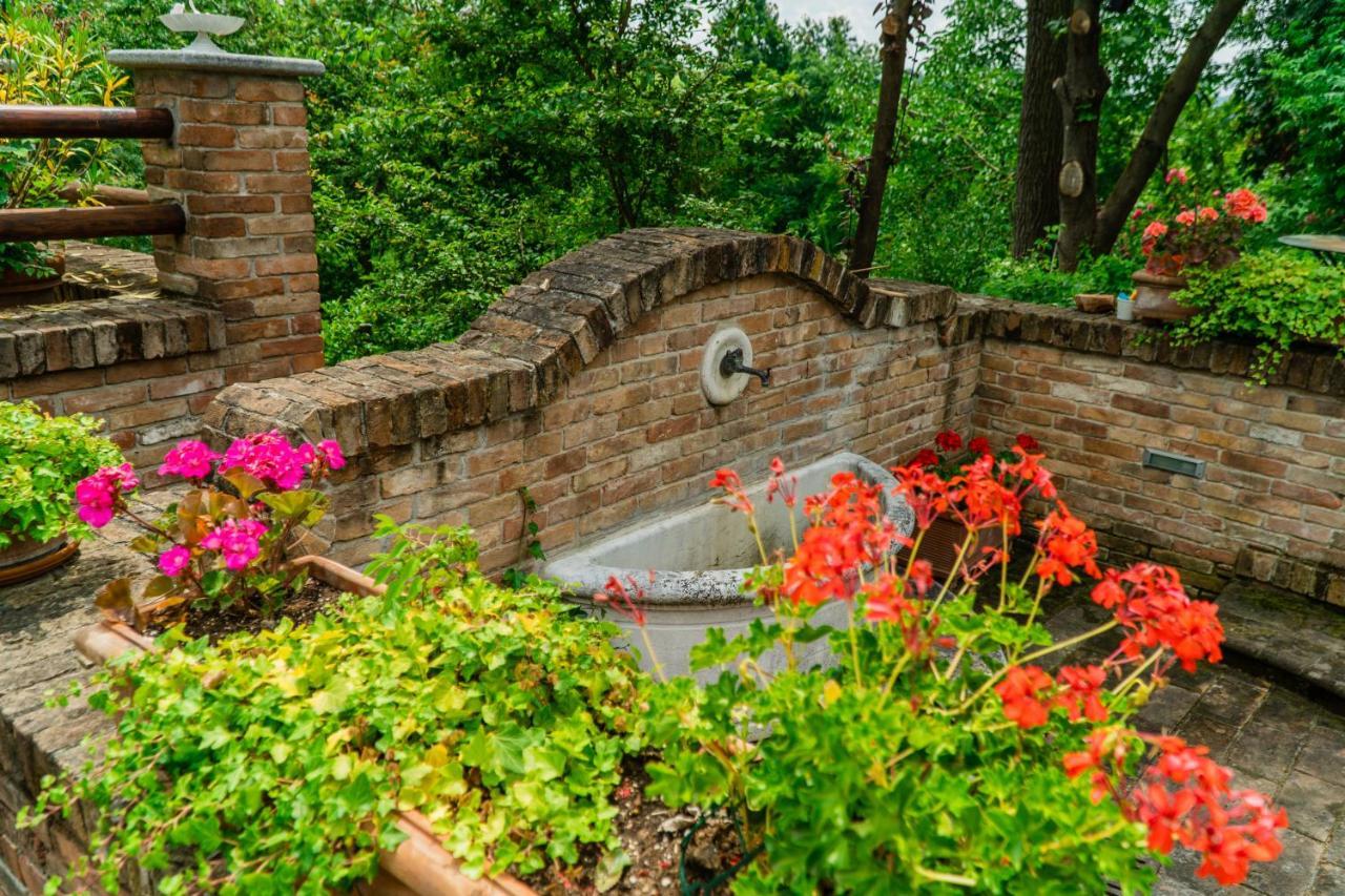 Agriturismo Relais "Il Bricco" Nizza Monferrato Exterior foto