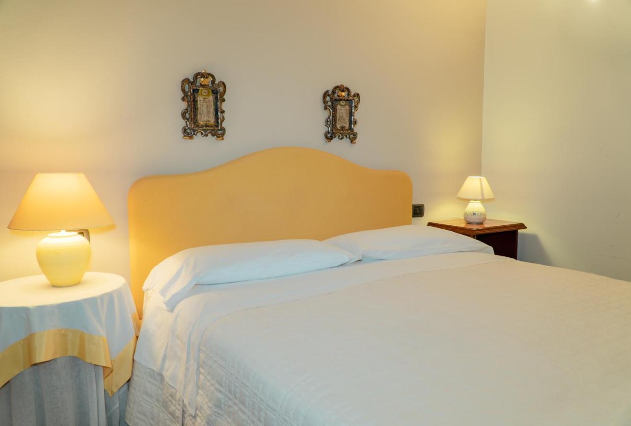 Agriturismo Relais "Il Bricco" Nizza Monferrato Exterior foto